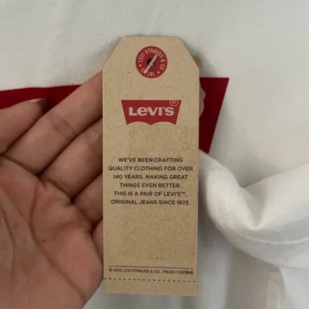 NWT 100% Cotton Levi’s Logo White Tee - Picture 4 of 5